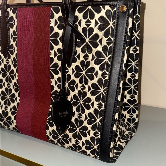 NWOT Kate Spade Flower Jacquard Stripe Market Medium Tote Bag - Picture 3 of 10